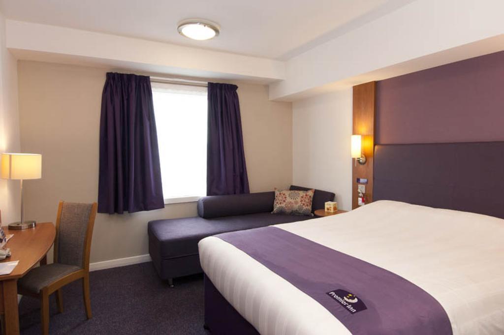 Premier Inn London Victoria Exterior photo