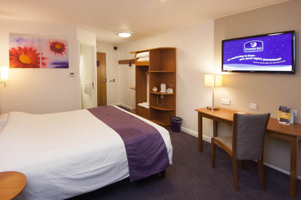 Premier Inn London Victoria Exterior photo