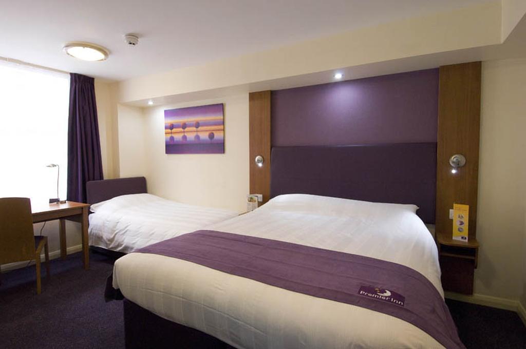 Premier Inn London Victoria Exterior photo